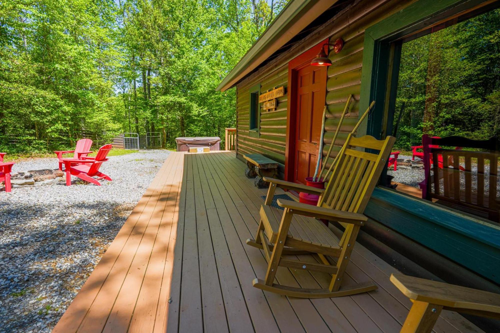 The Big Little Cabin - Hot Tub & Playground Dahlonega Luaran gambar