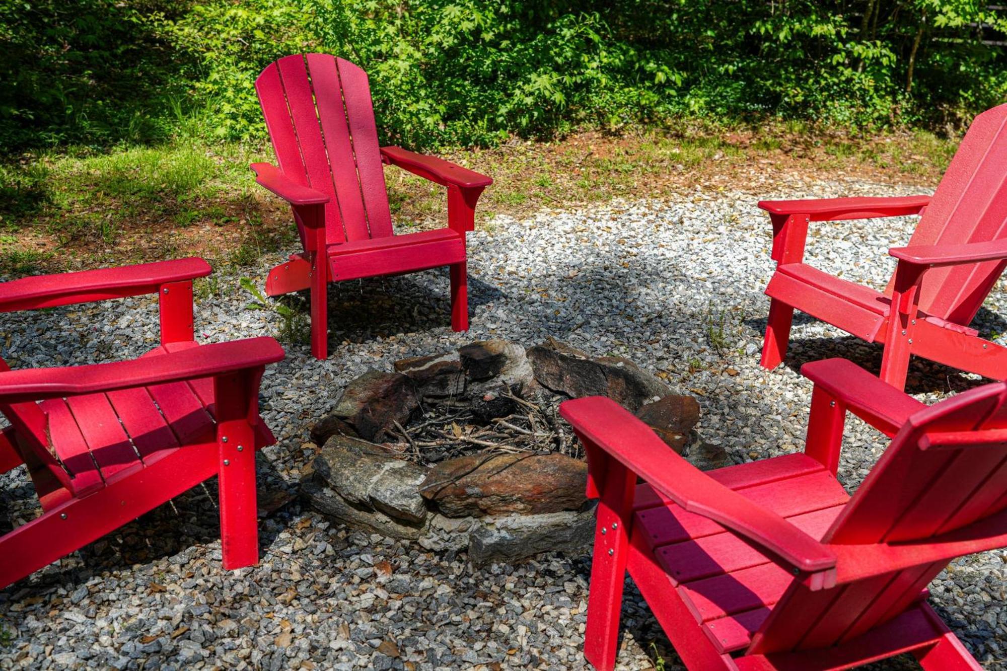 The Big Little Cabin - Hot Tub & Playground Dahlonega Luaran gambar