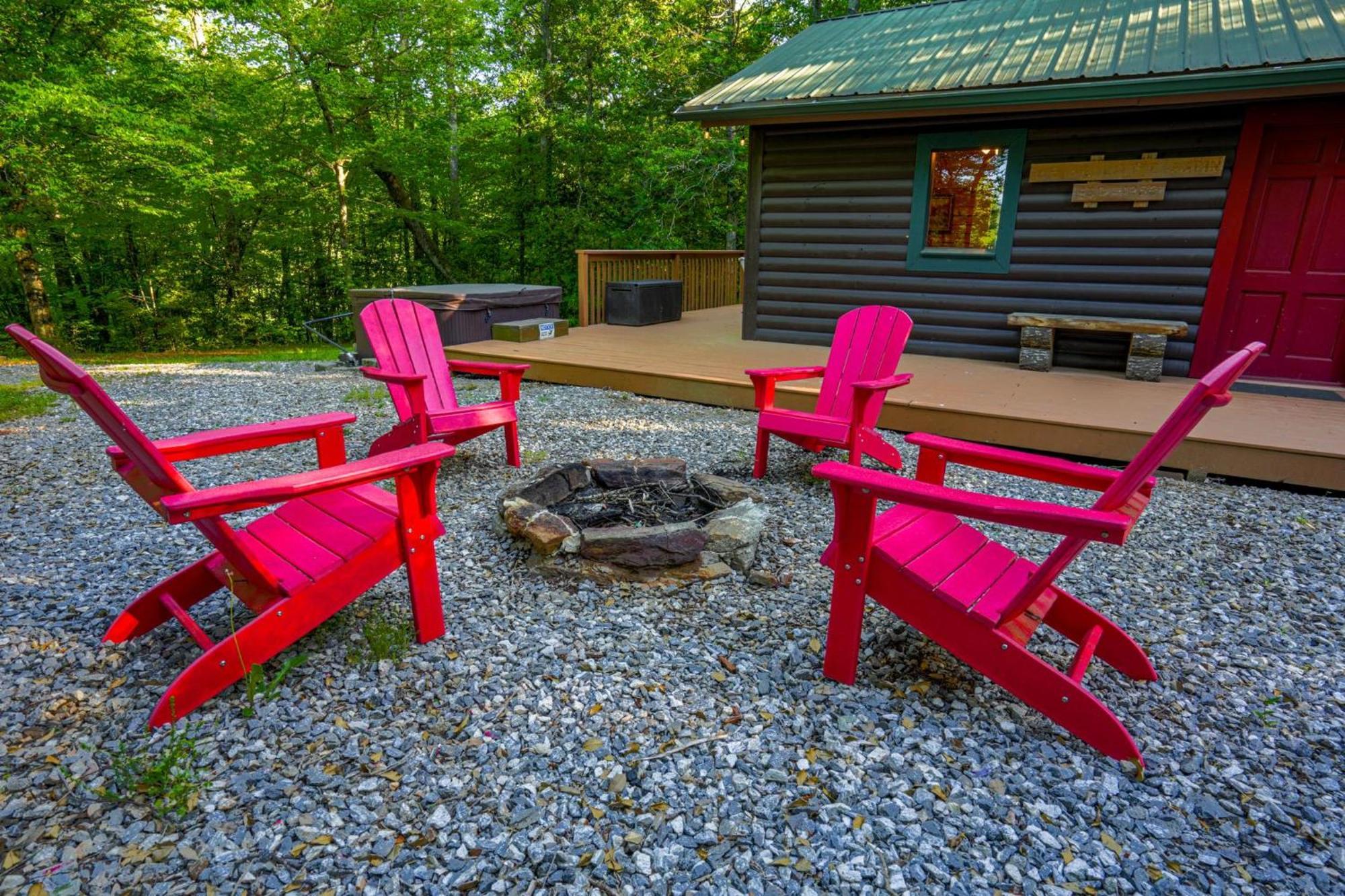 The Big Little Cabin - Hot Tub & Playground Dahlonega Luaran gambar