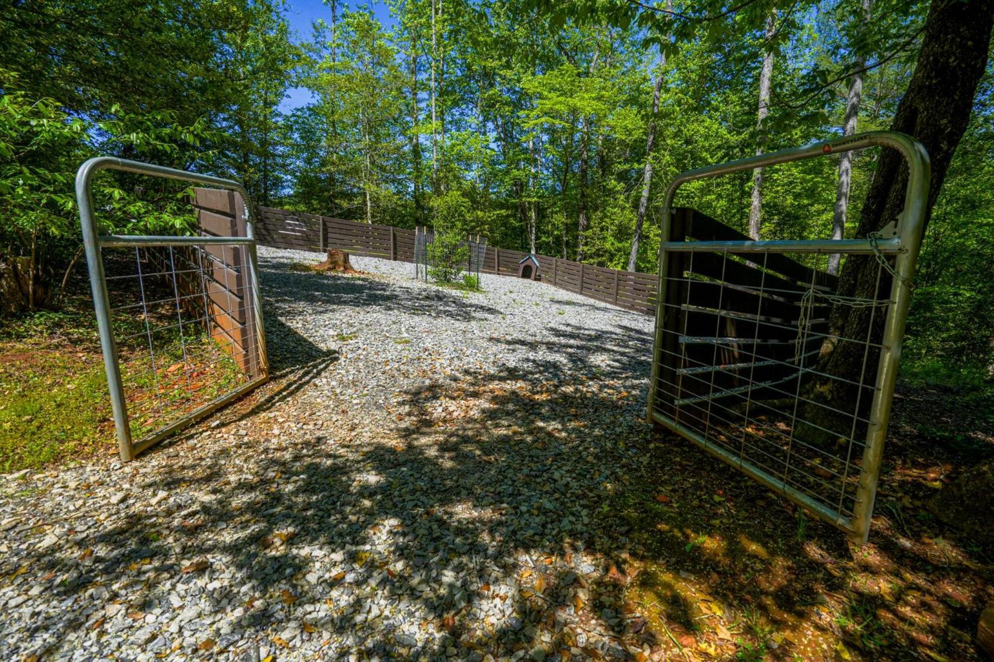 The Big Little Cabin - Hot Tub & Playground Dahlonega Luaran gambar