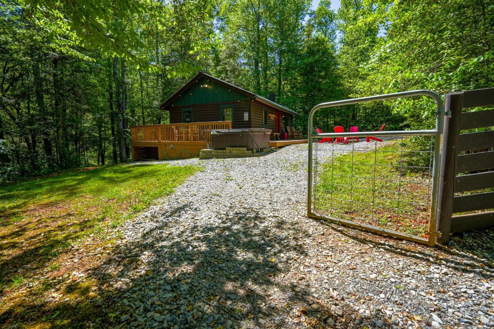 The Big Little Cabin - Hot Tub & Playground Dahlonega Luaran gambar