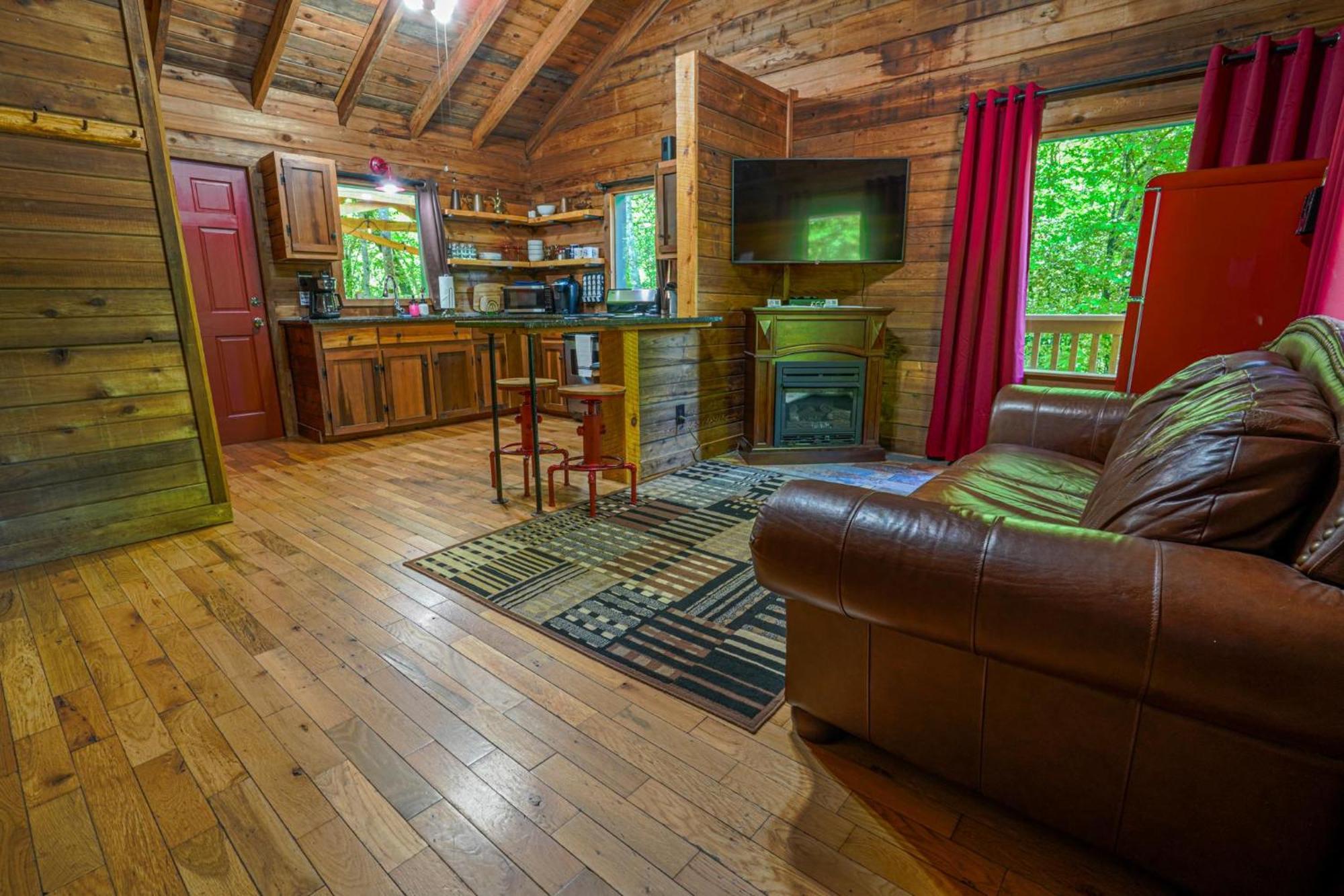 The Big Little Cabin - Hot Tub & Playground Dahlonega Luaran gambar