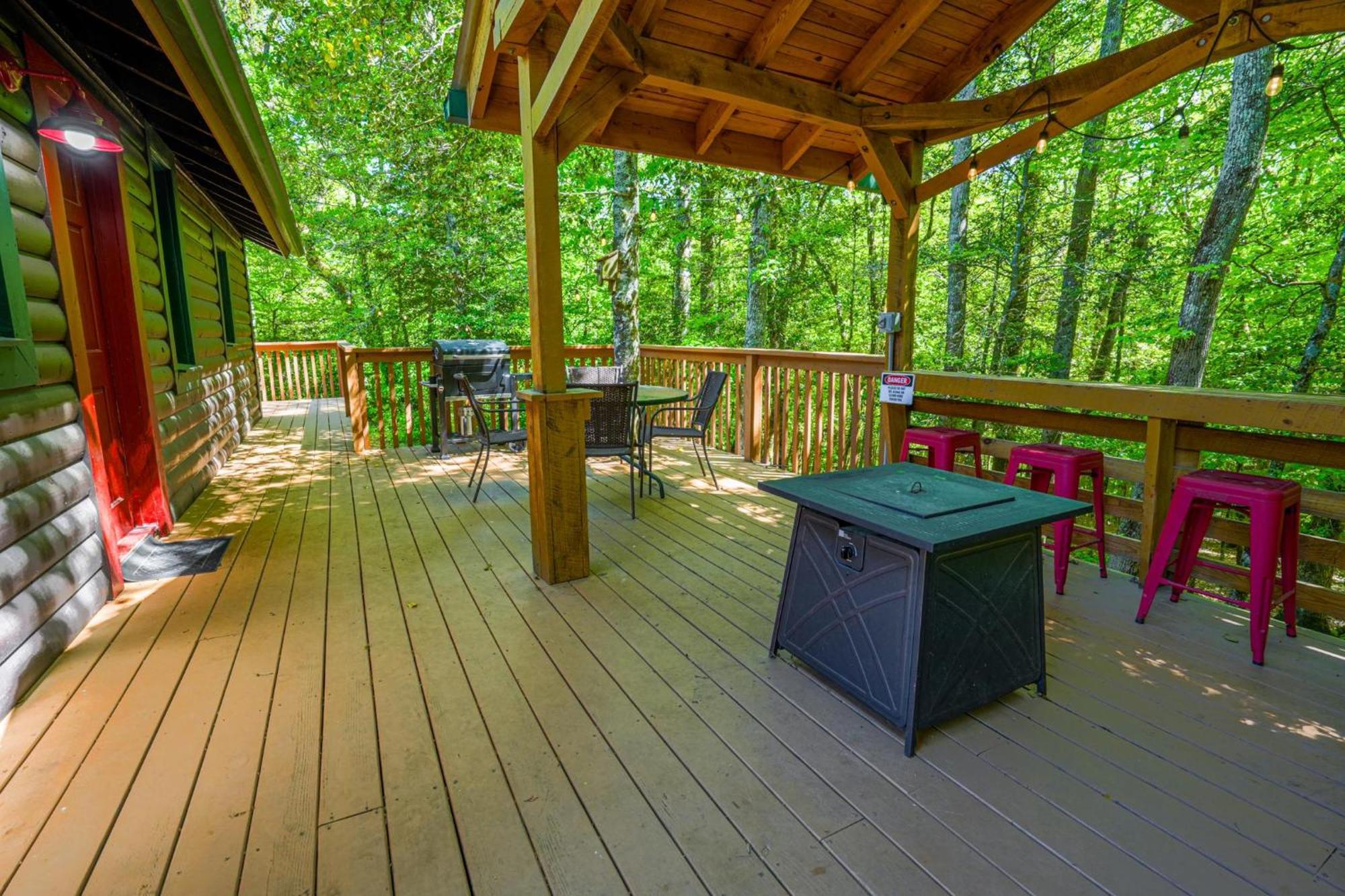 The Big Little Cabin - Hot Tub & Playground Dahlonega Luaran gambar
